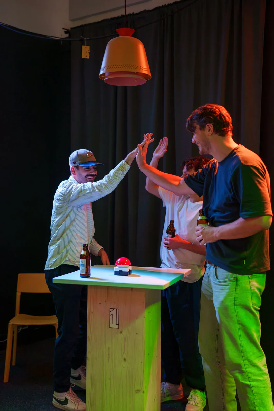 High Five nach gewonnener Quizrunde bei The Big Bash