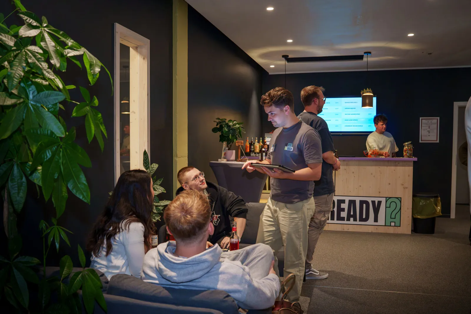 Lounge von The Big Bash mit Gameshow-Moderator